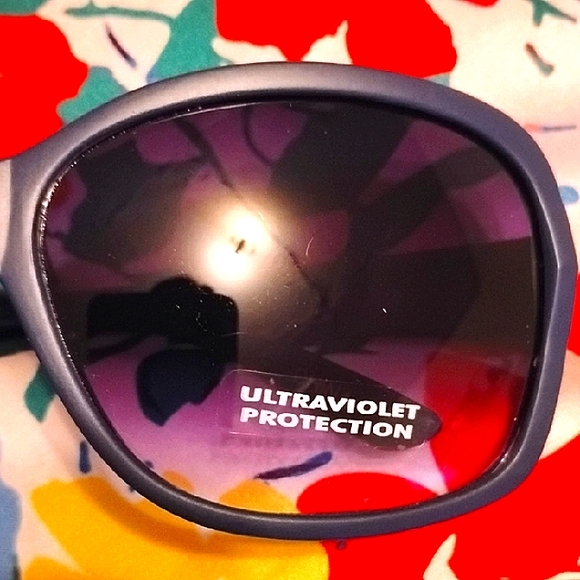 Blue 💙 Oversized Square UV Protective Sunglasses with Gradient Lenses - Picture 3 of 3